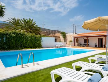 casa de alquiler con piscina enlace a página de alojamiento